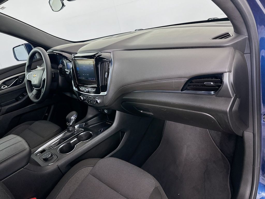 Thumbnail: 2023 Chevrolet Traverse - 28