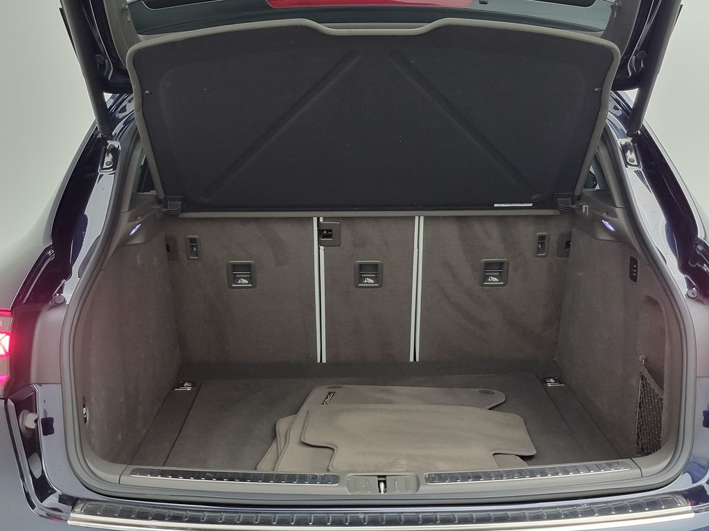 Thumbnail: 2021 Porsche Macan - 9