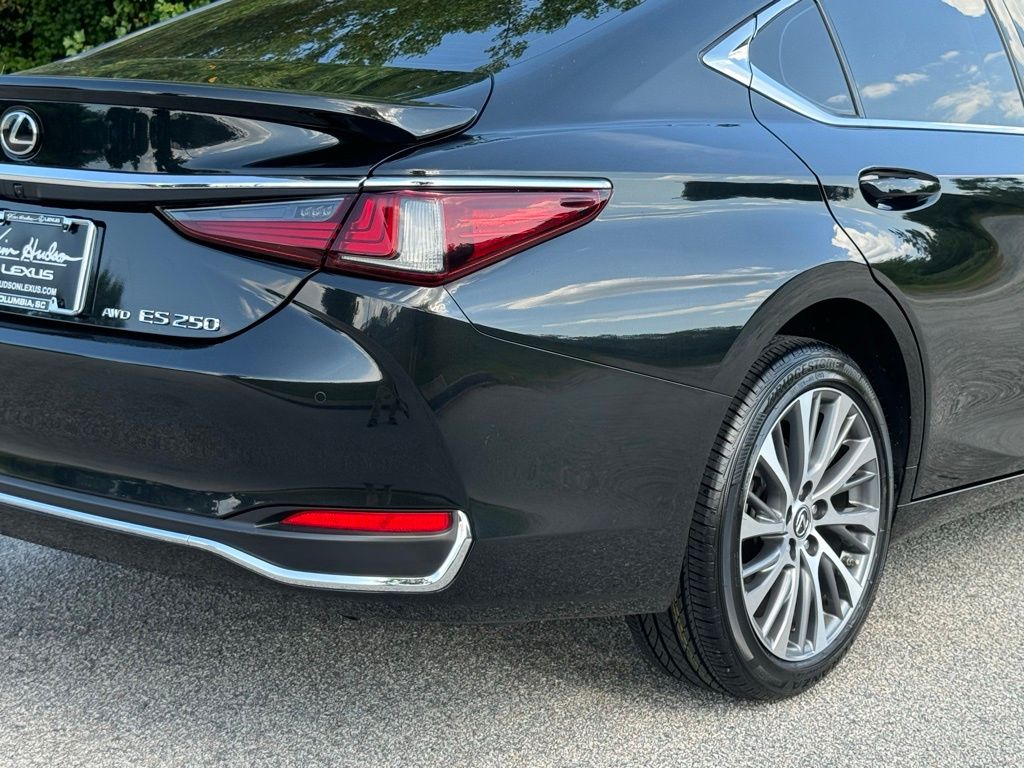 2021 Lexus ES 250 14