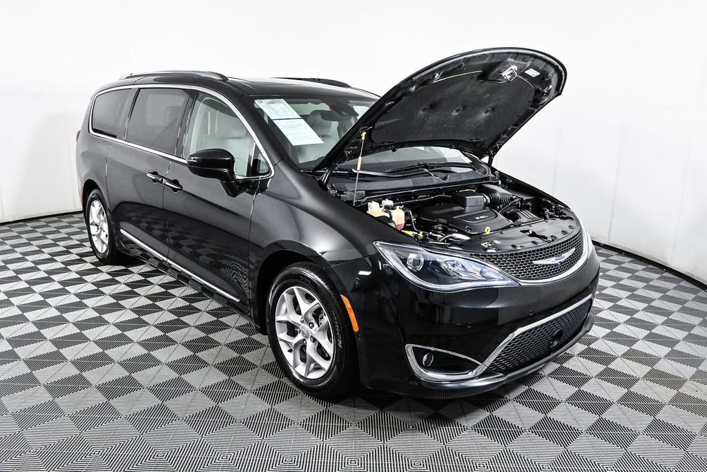 2018 Chrysler Pacifica Touring L Plus 35