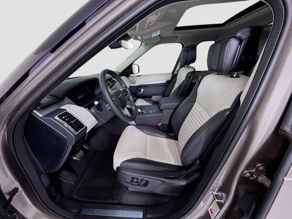 Thumbnail: 2025 Land Rover Discovery - 20