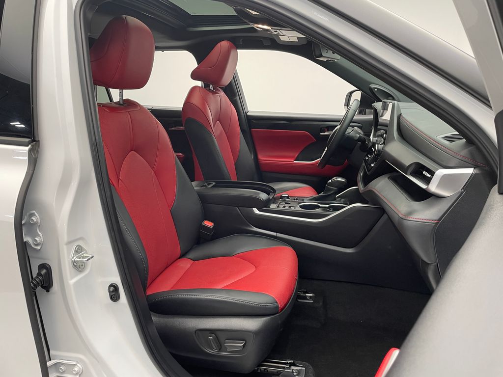 2024 Toyota Highlander XSE 22