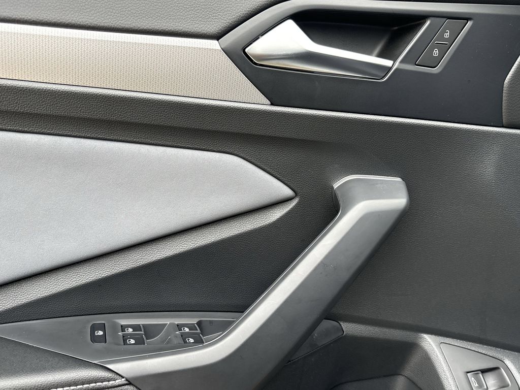 New 2026 Metallic Volkswagen 1.5T SE image 11