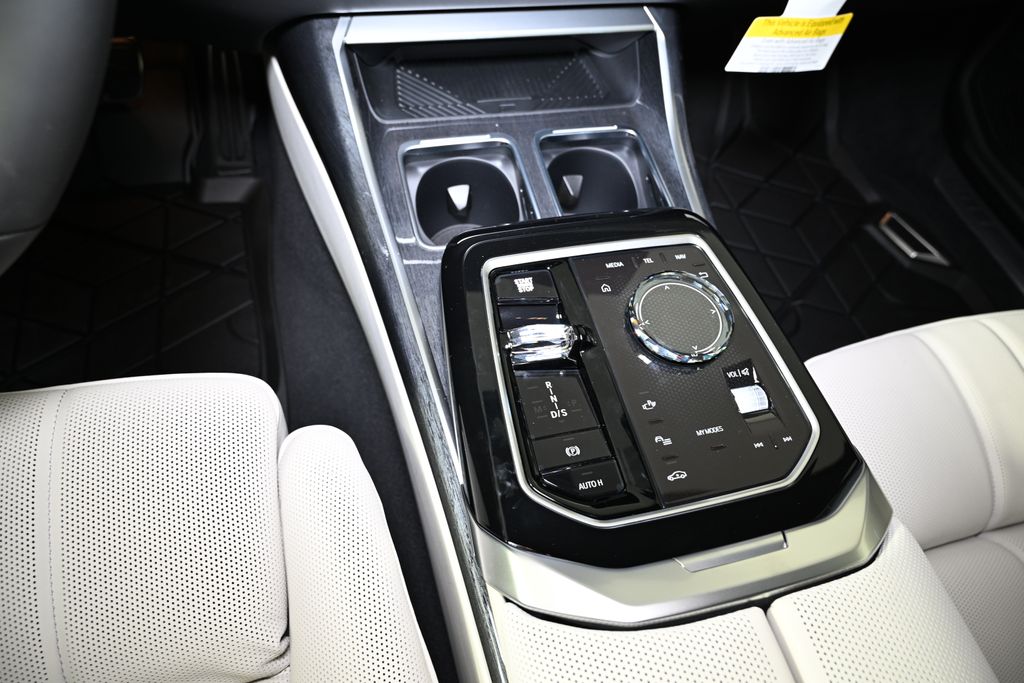 Thumbnail: 2026 BMW 7 Series - 19