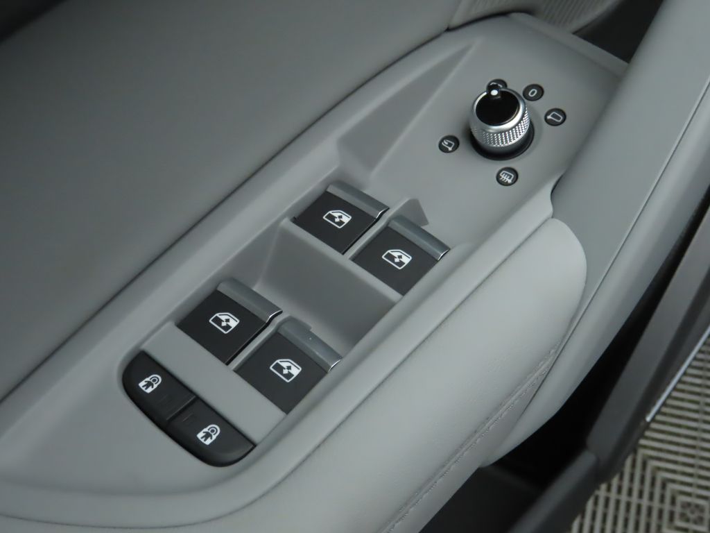 Thumbnail: 2025 Audi Q5 - 25