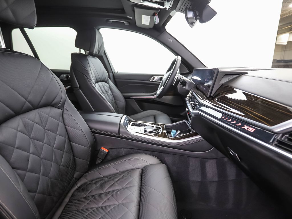 Thumbnail: 2025 BMW X5 - 30