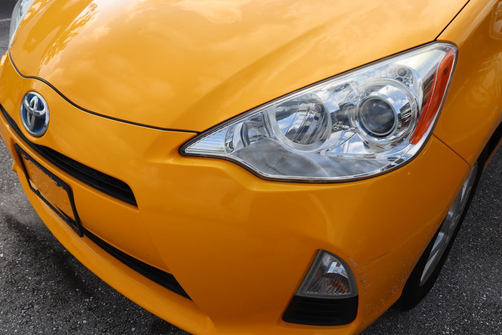 2014 Toyota Prius c Three 3
