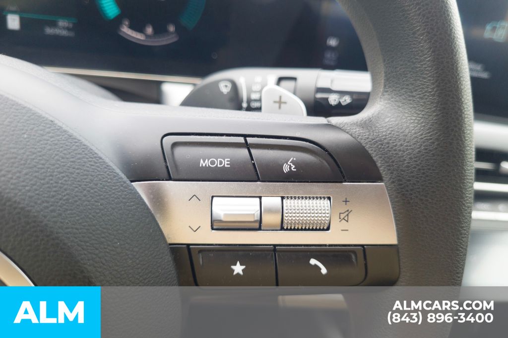 Certified Used 2025 White Hyundai SEL image 29