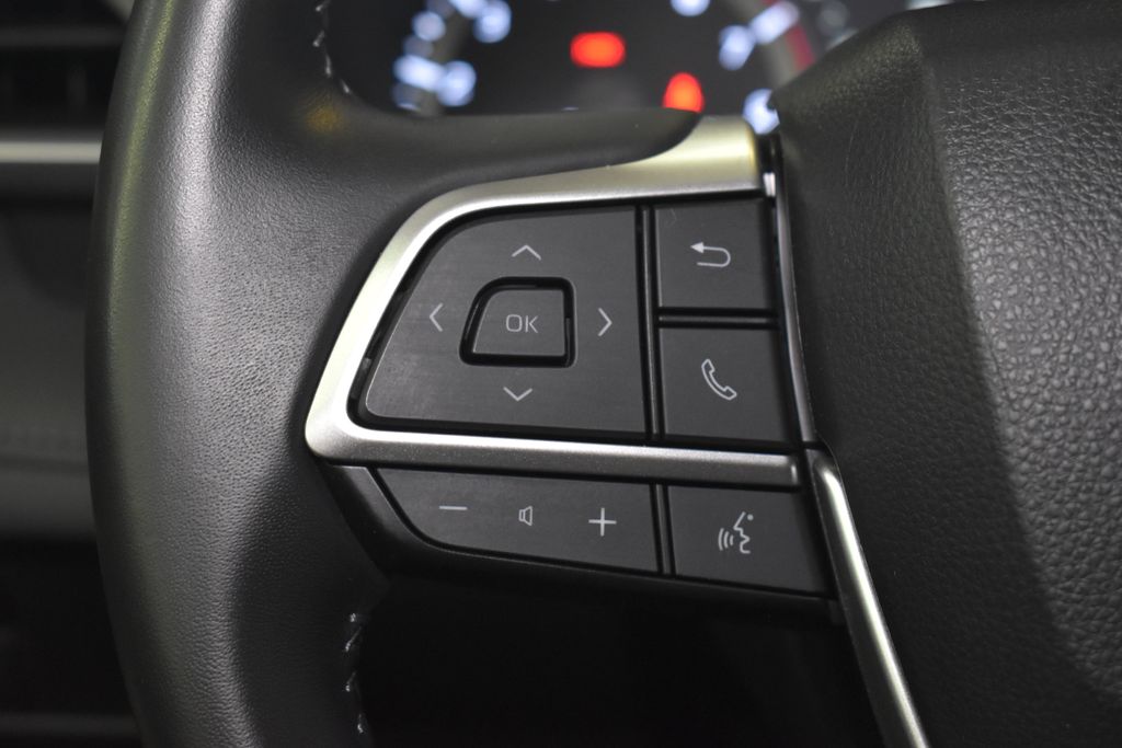 Thumbnail: 2023 Toyota Highlander - 22
