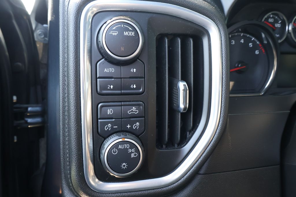 Thumbnail: 2021 Chevrolet Silverado 1500 - 18