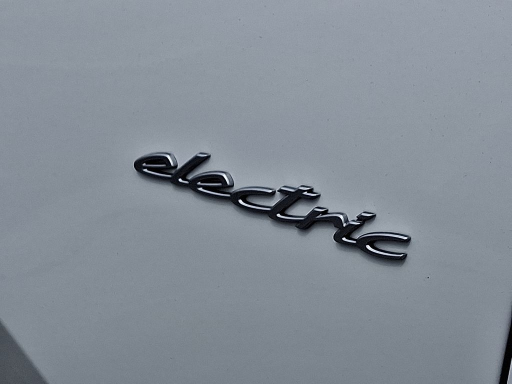 Thumbnail: 2025 Porsche Macan - 30