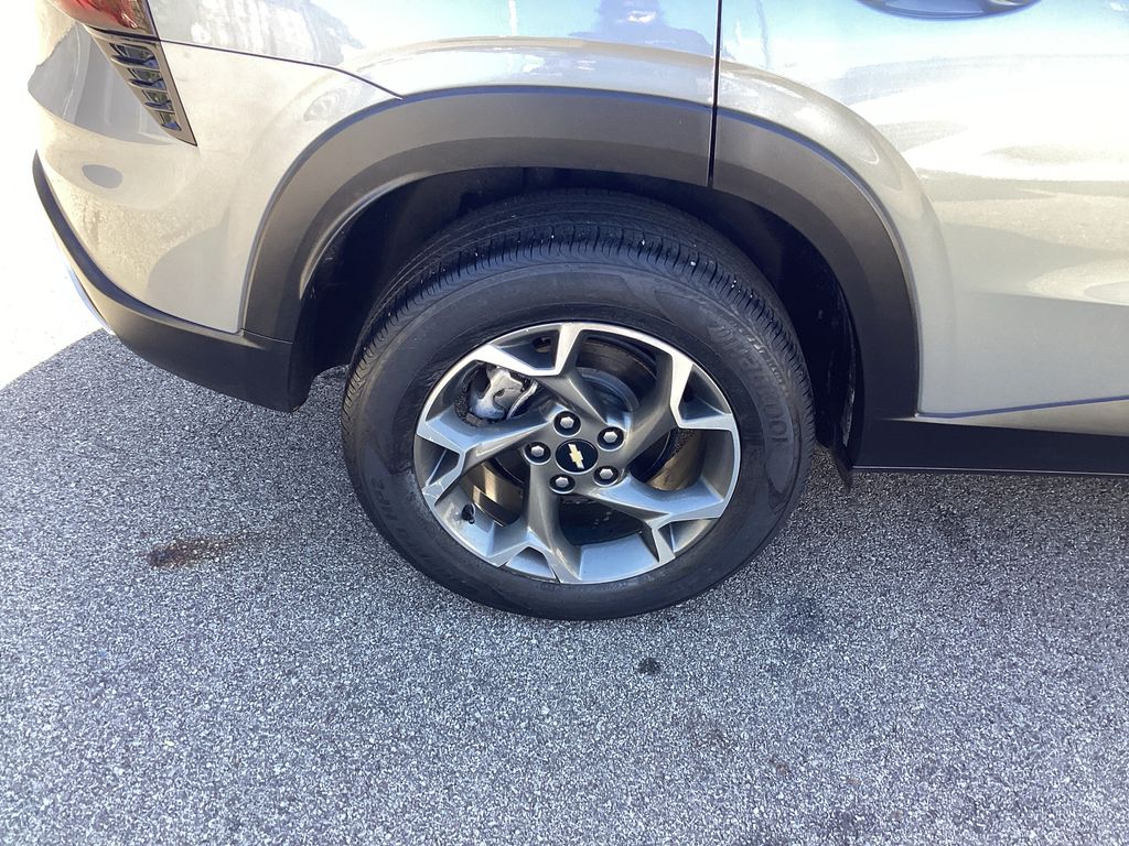 Used 2024 Chevrolet Trax SUV