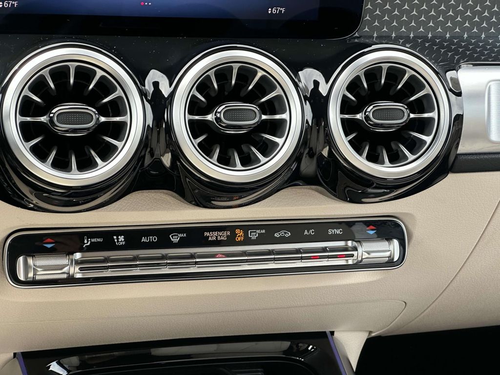 2025 Mercedes-Benz GLB 250 18