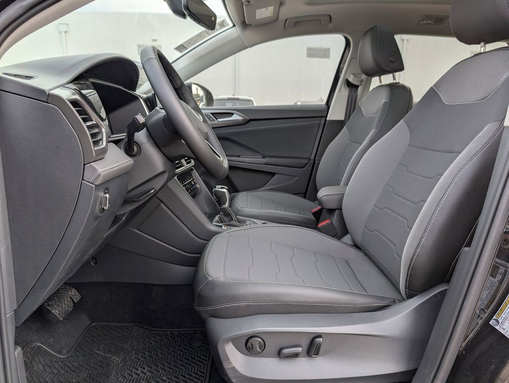 2026 Volkswagen Taos 1.5T SE Black - 11