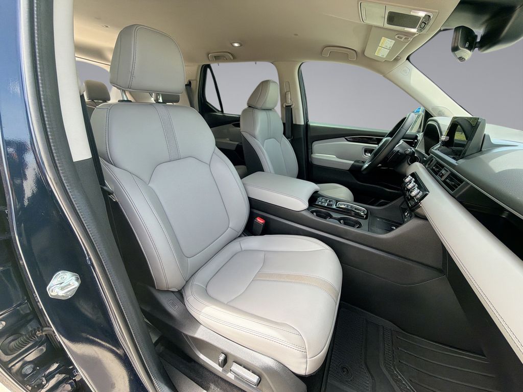 Thumbnail: 2024 Honda Pilot - 16