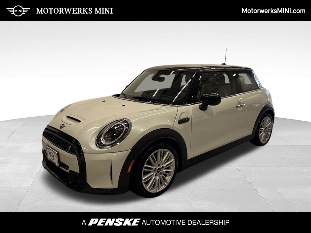 White Metallic 2024 MINI Cooper Hatchback 7-Speed Automatic