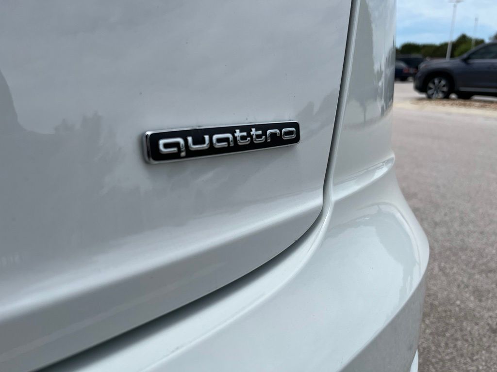 Thumbnail: 2026 Audi Q8 - 8