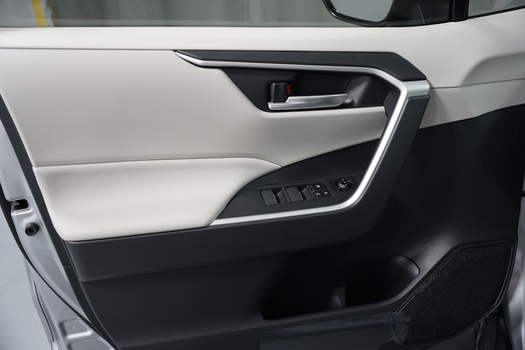 Thumbnail: 2025 Toyota RAV4 - 30