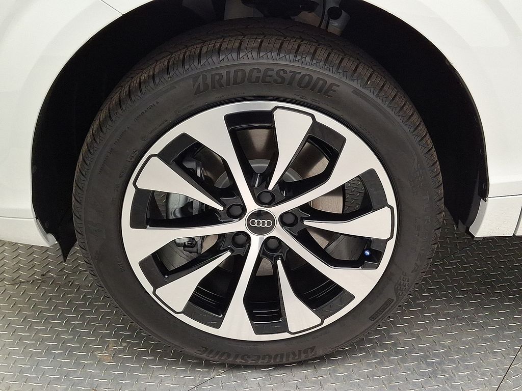 Thumbnail: 2026 Audi Q3 - 5