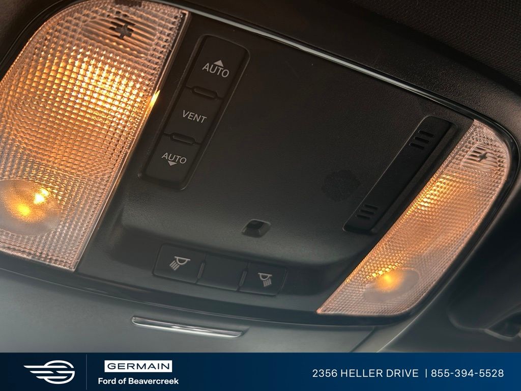 Used 2022 Black Dodge SXT image 25