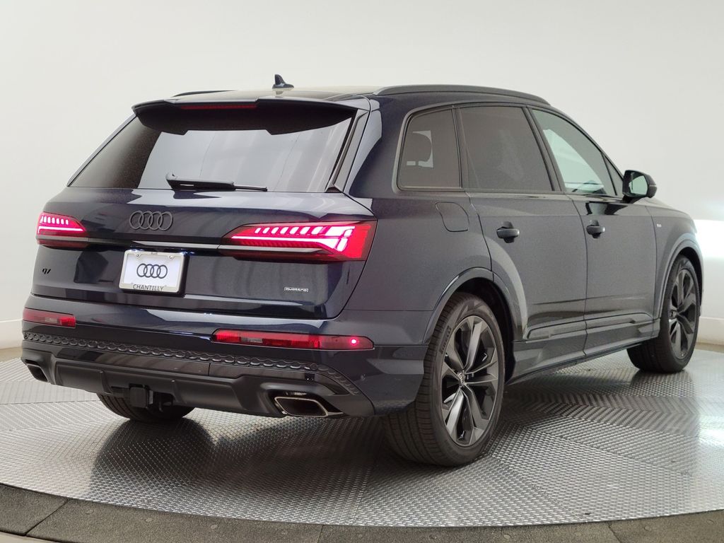 Thumbnail: 2026 Audi Q7 - 5