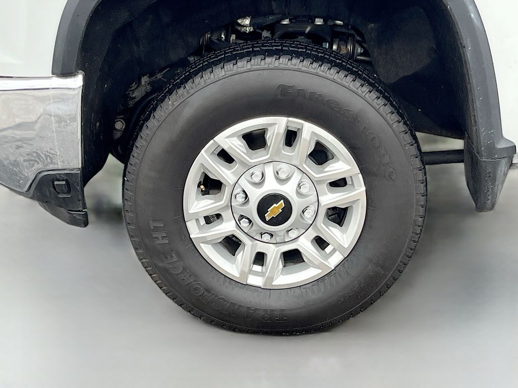Used 2025 White Chevrolet LT image 31