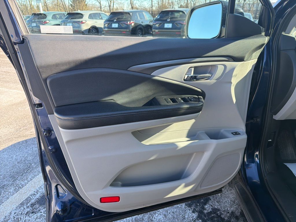 Thumbnail: 2018 Honda Pilot - 19