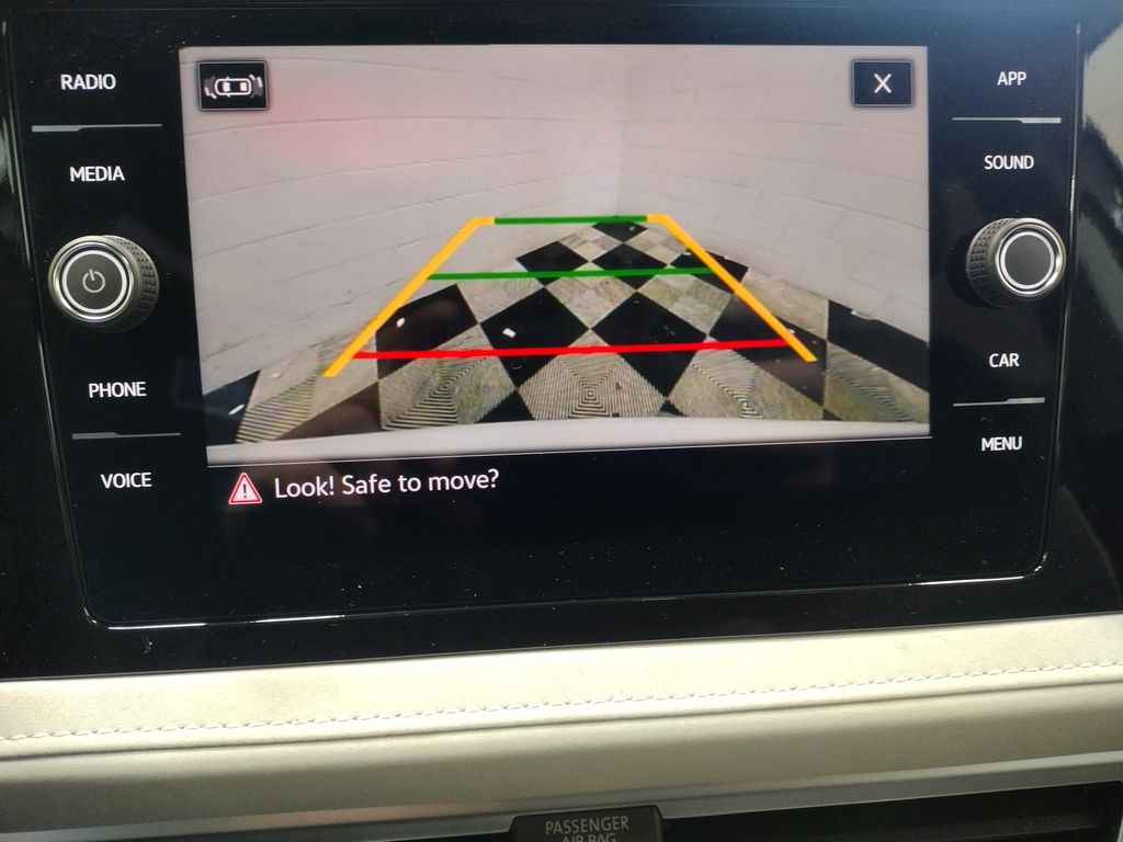 2025 Volkswagen Taos SE photo 4