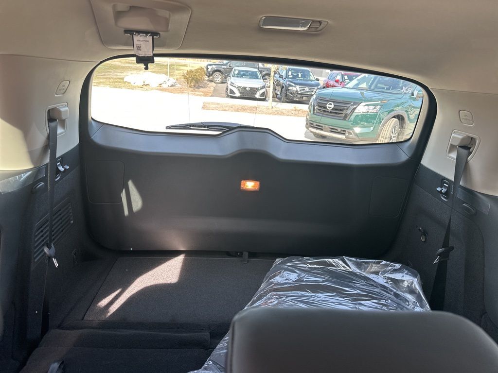 2025 Everest White Pearl Tricoat Nissan Pathfinder SL FWD SUV