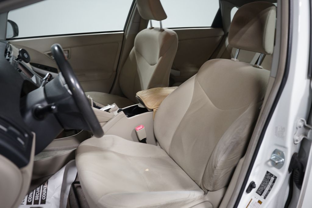 2011 Toyota Prius Three 6