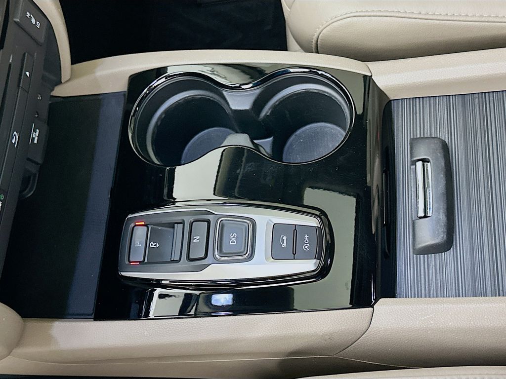 Thumbnail: 2016 Honda Pilot - 16