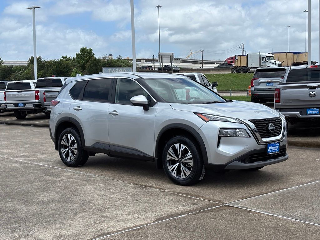 2023 Nissan Rogue SV - 5