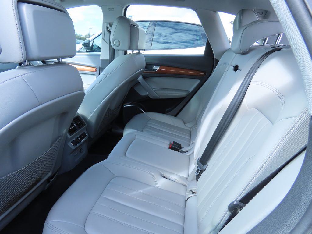 Thumbnail: 2021 Audi Q5 - 6