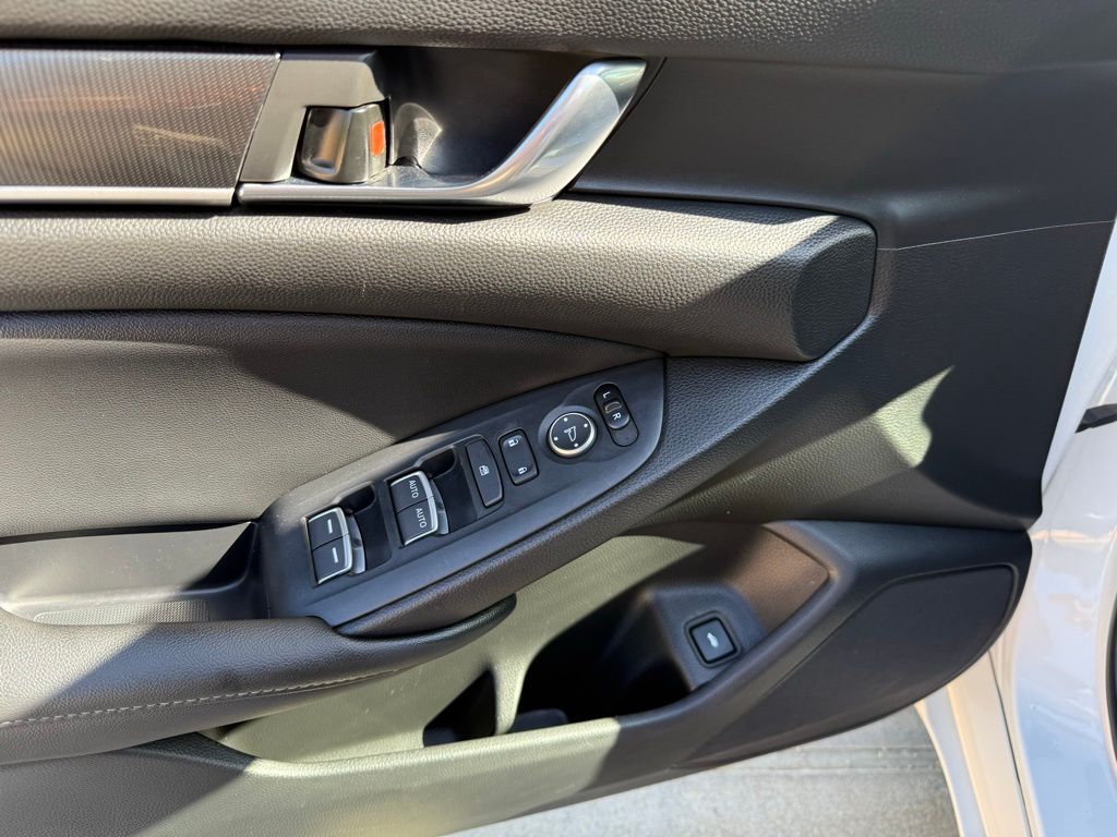 Thumbnail: 2022 Honda Accord - 9