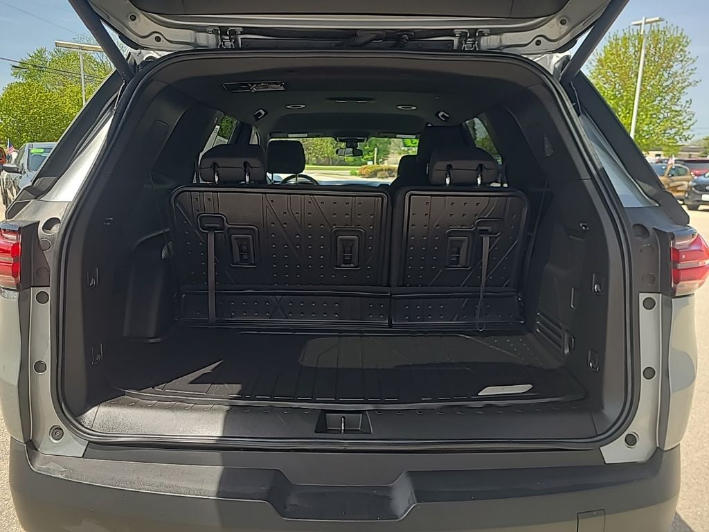 used 2023 Chevrolet Traverse car, priced at $34,956