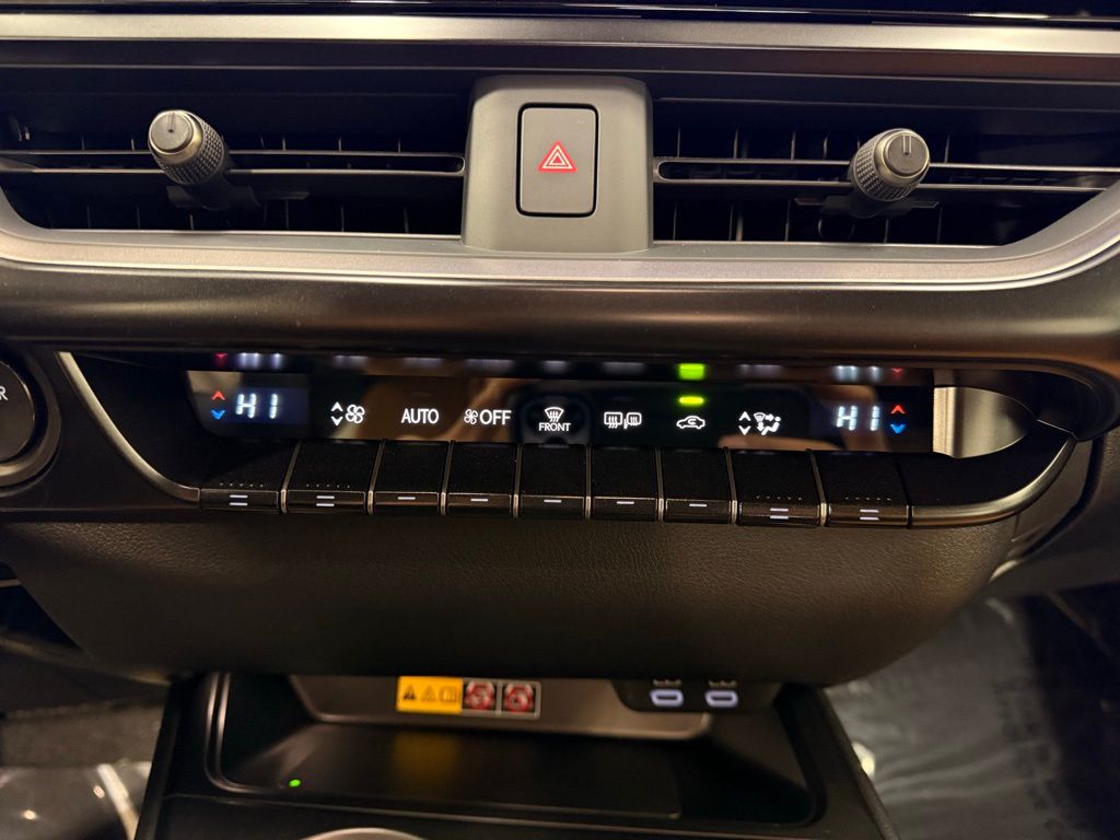 Thumbnail: 2025 Lexus UX - 18