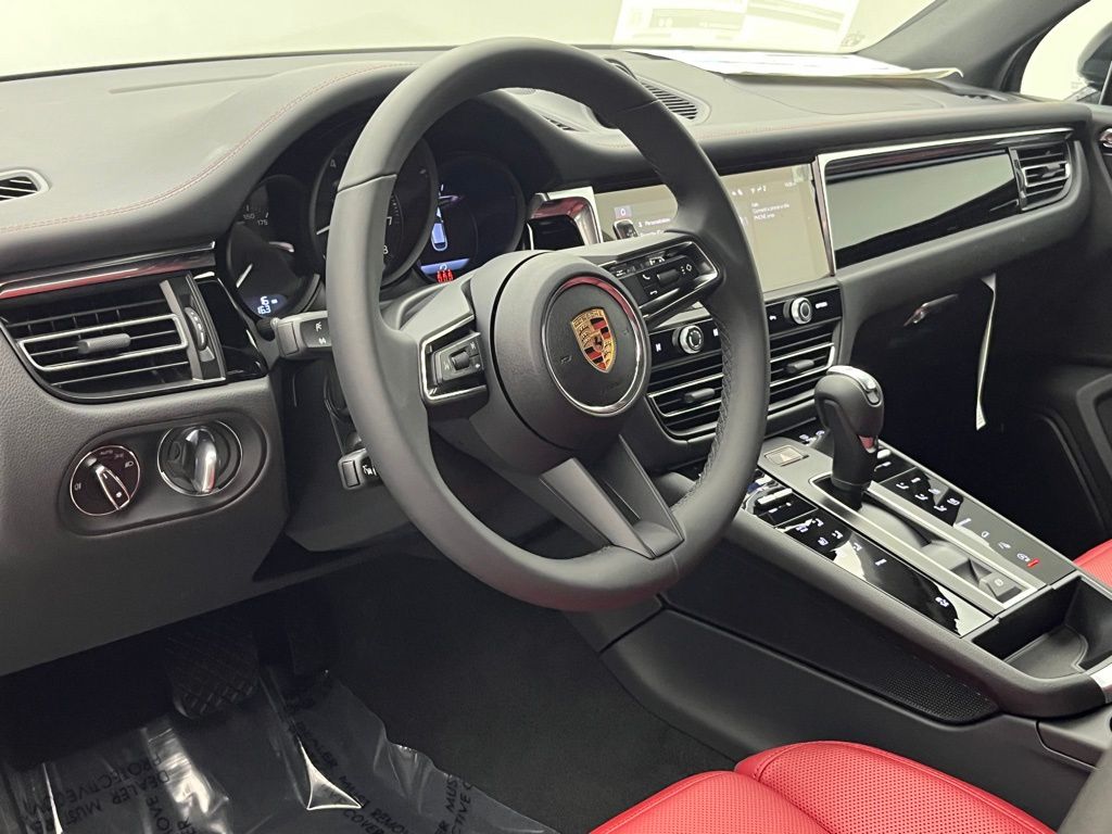 Thumbnail: 2025 Porsche Macan - 4