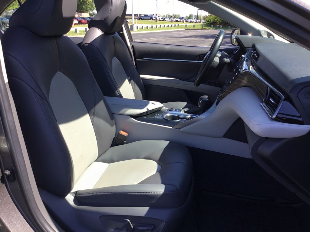 Thumbnail: 2020 Toyota Camry - 6