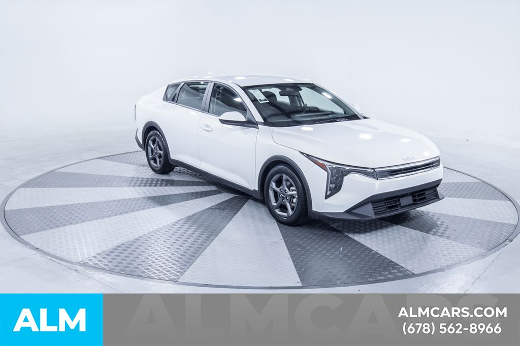 Used 2025 White Kia LXS image 14