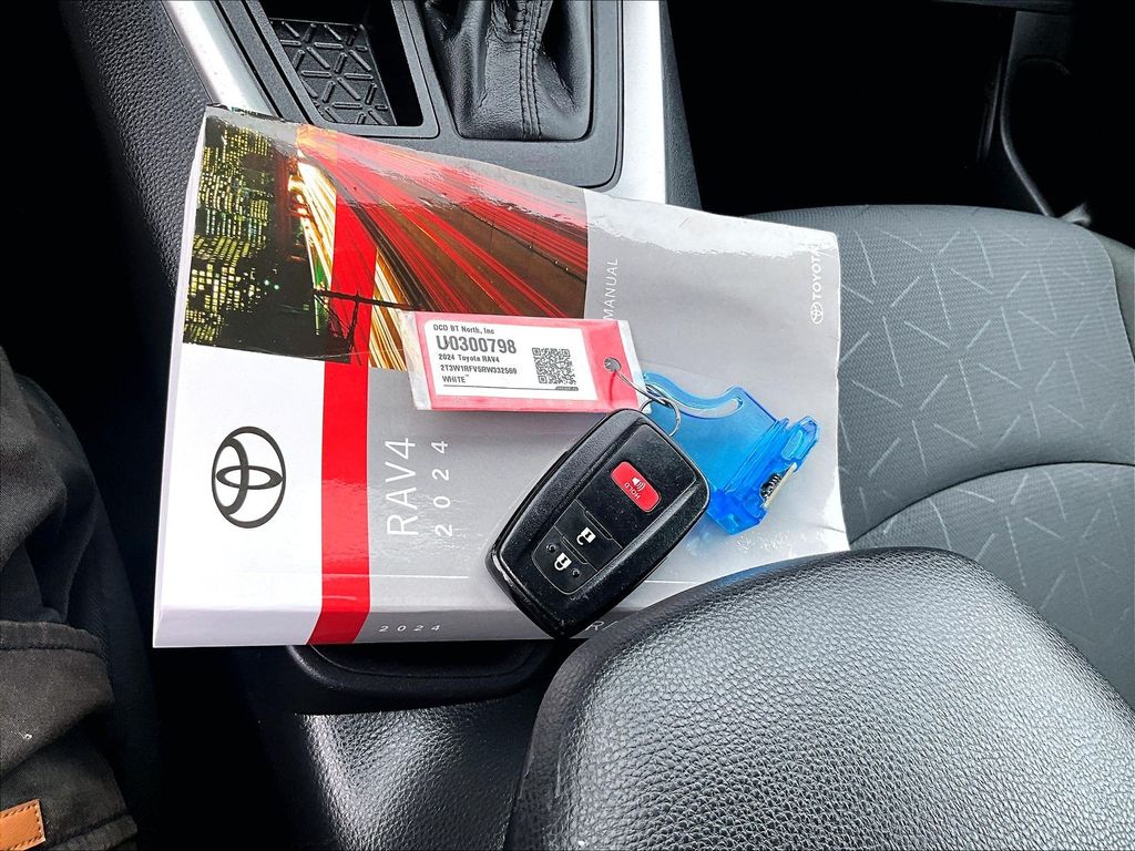 2024 Toyota RAV4 — photo 29