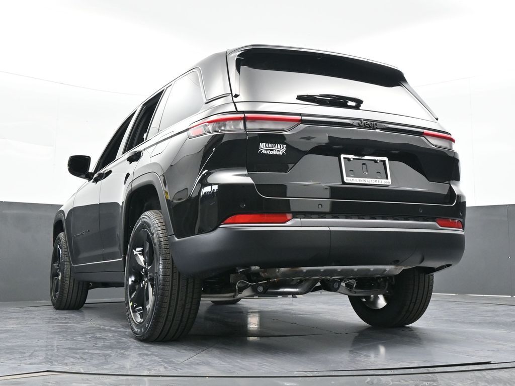 New 2026 Diamond Black Crystal Pearlcoat Jeep Limited image 53