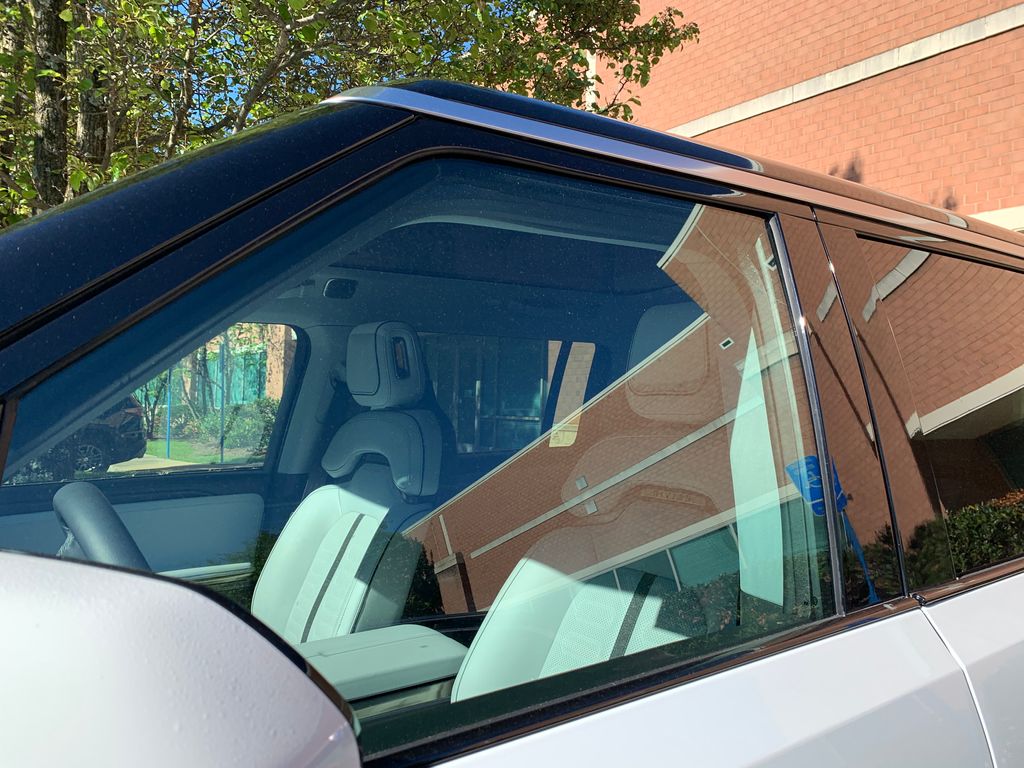 Thumbnail: 2025 Rivian R1S - 7