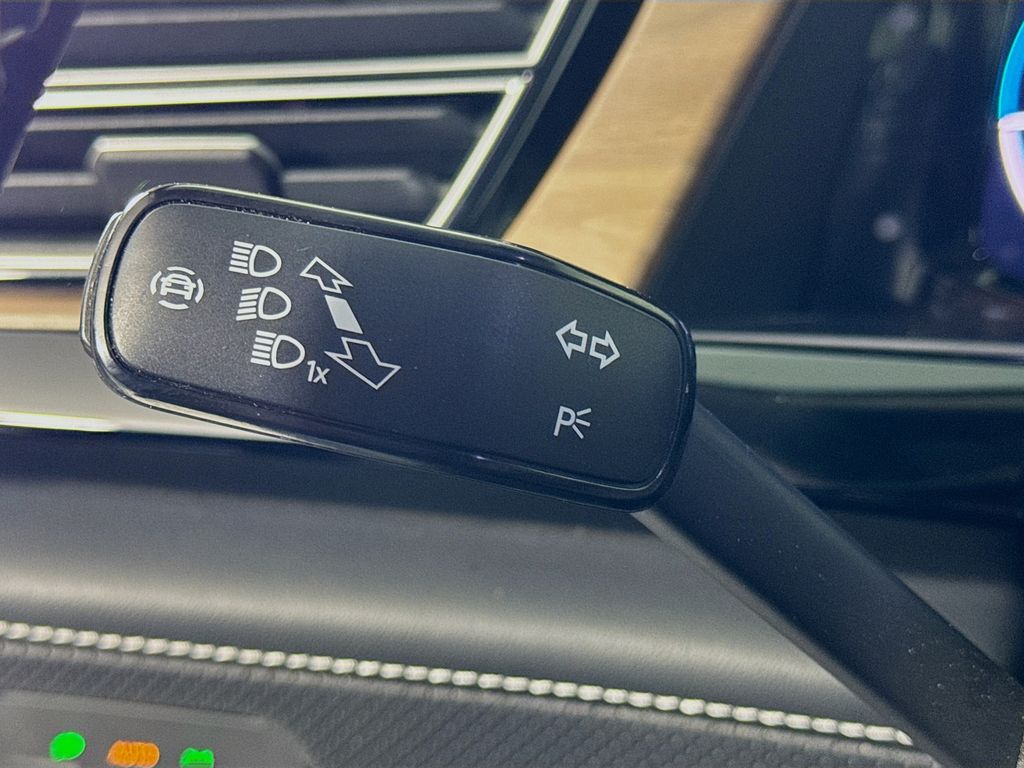 2024 Volkswagen Atlas 2.0T SE w/Technology photo
