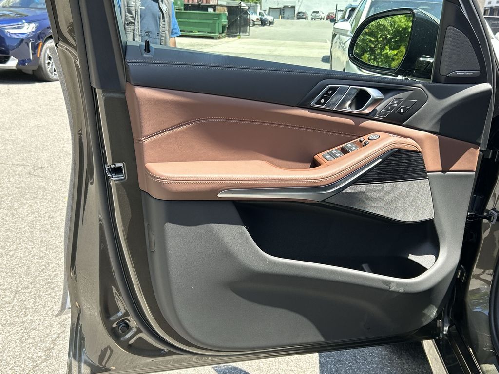 Thumbnail: 2026 BMW X5 - 11