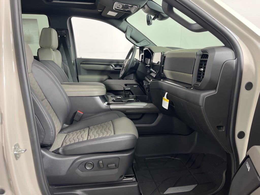 Thumbnail: 2026 Chevrolet Silverado 1500 - 9