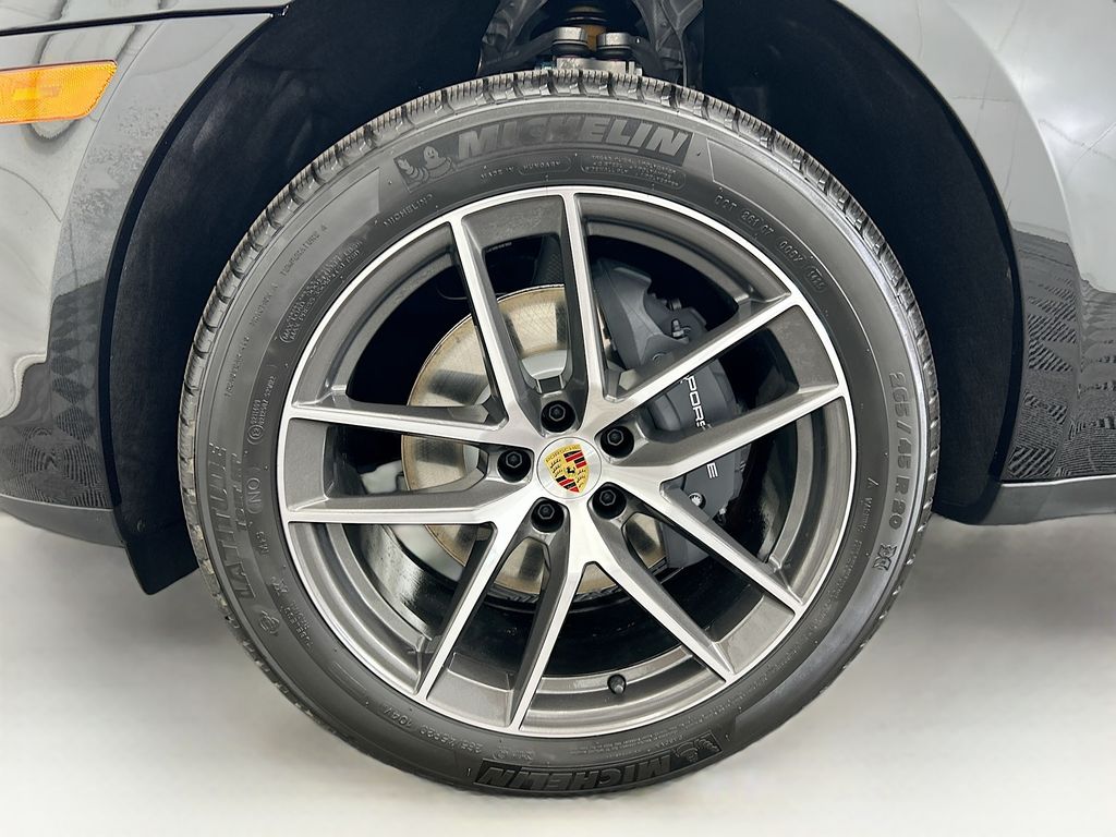 Thumbnail: 2026 Porsche Macan - 31