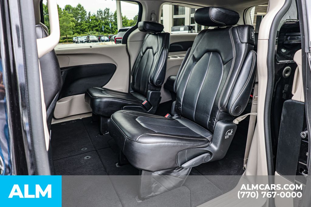 Used 2023 Black Chrysler Touring L image 19