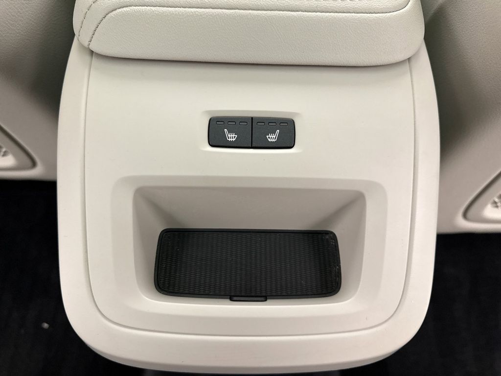 Thumbnail: 2023 Volvo XC60 - 21