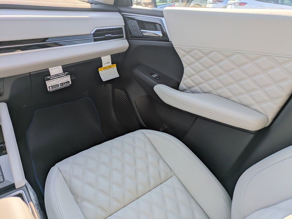 New 2025 Mitsubishi Outlander PHEV SUV