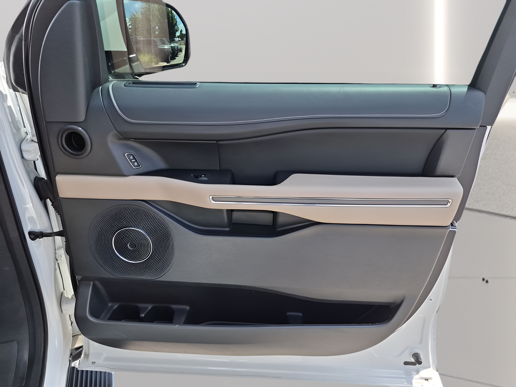 Used 2023 White Ford XLT image 40